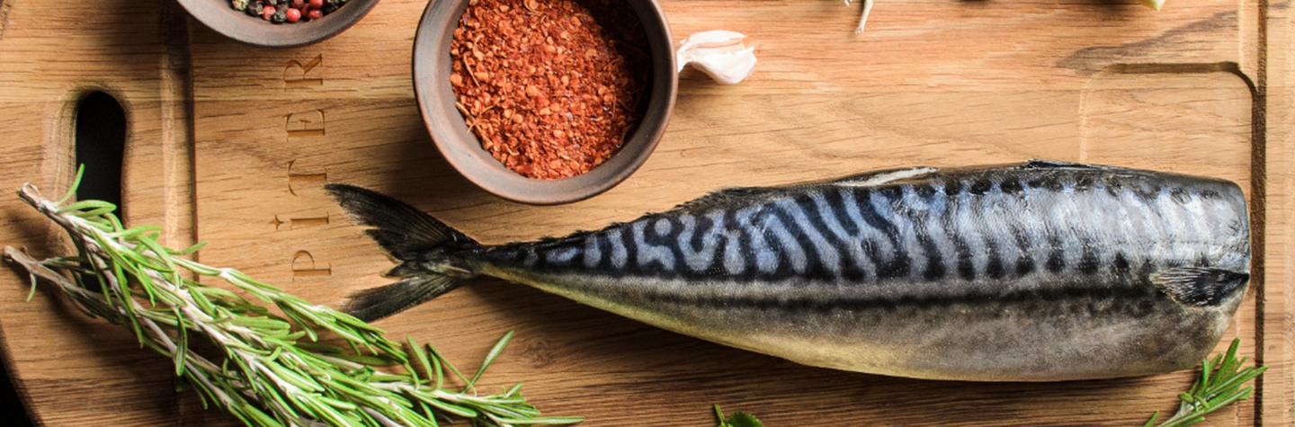 Sinta a verdadeira essência e sabor de uma Conserva de Peixe diferenciada. Para cada Conserva Jupiter selecionamos o melhor peixe e preparamo-lo à mão, lata a lata, com a mestria e conhecimento do saber conservar, que nos caracteriza há mais de 65 anos. O equilíbrio perfeito é conferido pelo requintado Azeite Biológico Português.